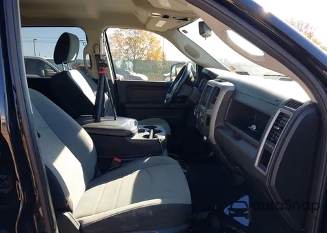 2021 Ram 1500 Classic Tradesman 4X4 5'7 Box z USA, uszkodzony, nr VIN 3C6RR7KT8MG709751